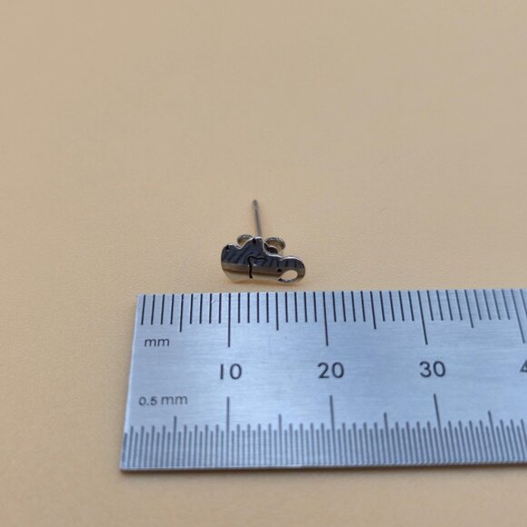 Sterling Silver Small Elephant Stud Earrings A5769 - Picture 5 of 6